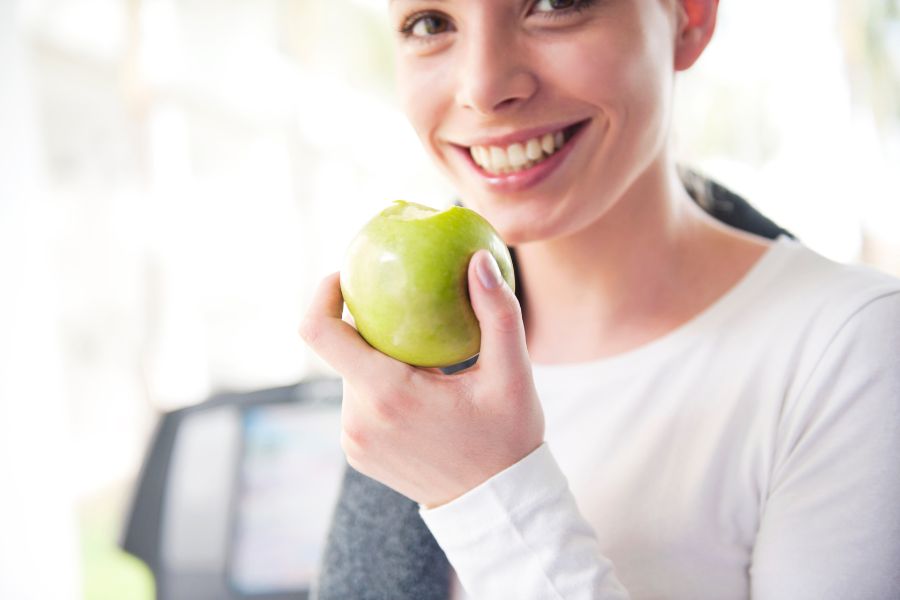 10 bonnes raisons de manger une pomme le soir