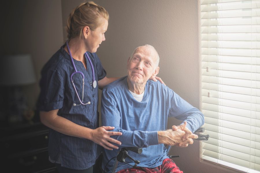 auxiliaire de vie à domicile pour soins paliatif